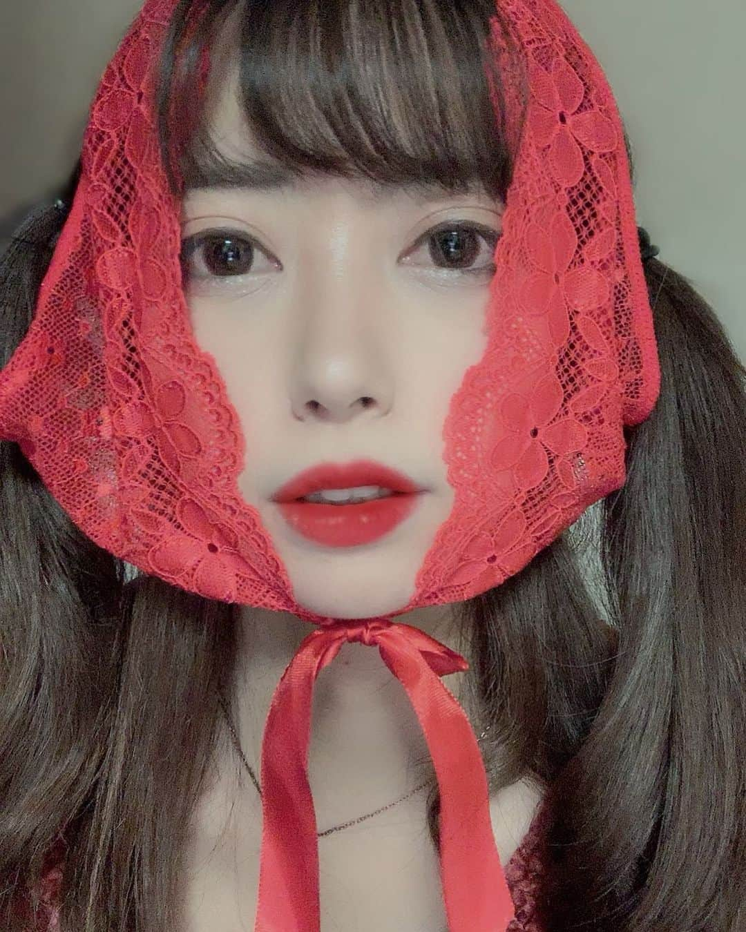 安森彩那さんのインスタグラム写真 - (安森彩那Instagram)「履くから、被る時代へ。  #sexy #girl #lingerie #注文 #あれ #底がない #どうしよう #履く機会ない #そうだ #被ってみよう #あらやだ #赤ずきんみたい #kawaii #横があいてて #ツインテール #もできちゃう #アイドルも大丈夫 #小顔効果もあり #履くから #被る時代へ #やってみてね」4月19日 15時26分 - ayana.y_official