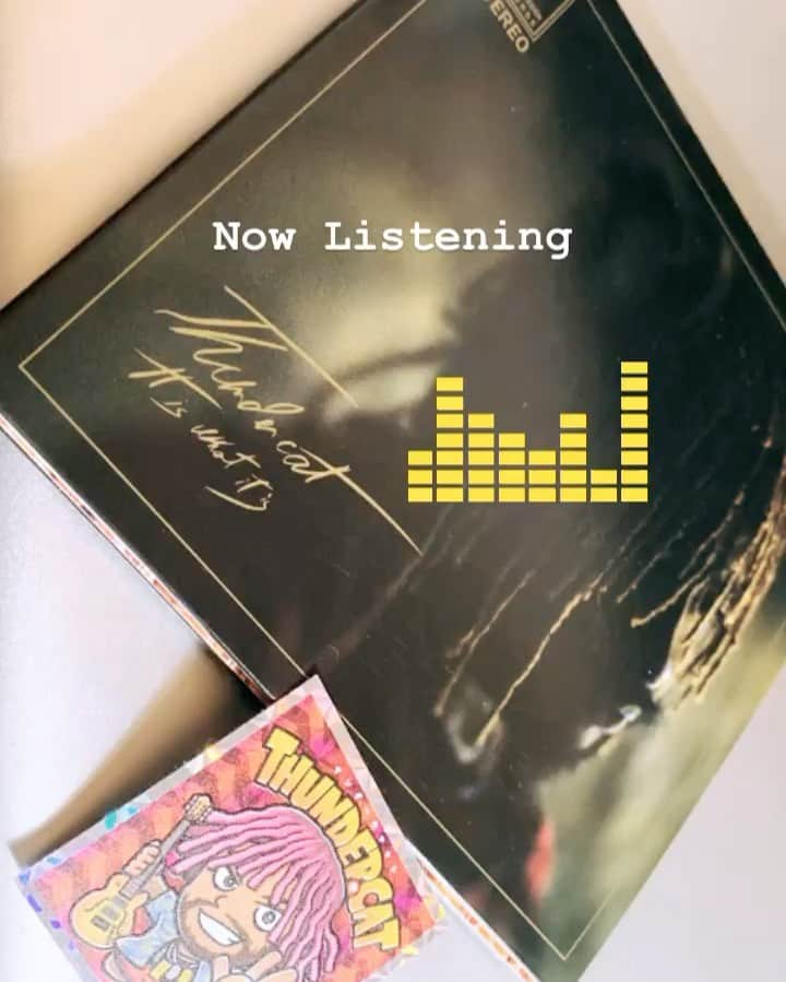 のインスタグラム：「Now listening…  #thundercat #itiswhatitis  #ビックリマンみたいのついてた」