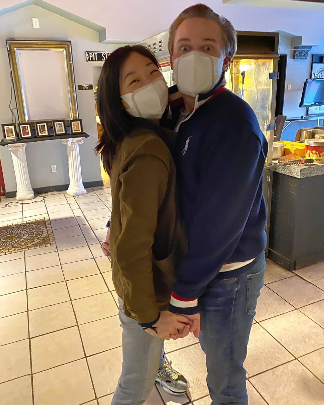 長洲未来のインスタグラム：「It was my birthday a couple days ago and I want to thank everyone who reached out to me and said happy birthday to me. Michael’s parents run the movie theater in Belmont, so we took the dogs and watched “The Fundamentals of Caring.” Special thanks to my friends who have been working out with me every day and also @ubereats sent me donuts that I took a bite out of(of every single one) before I took an appreciation photo. Thank you thank you thank you. ♥️ #happybirthday」
