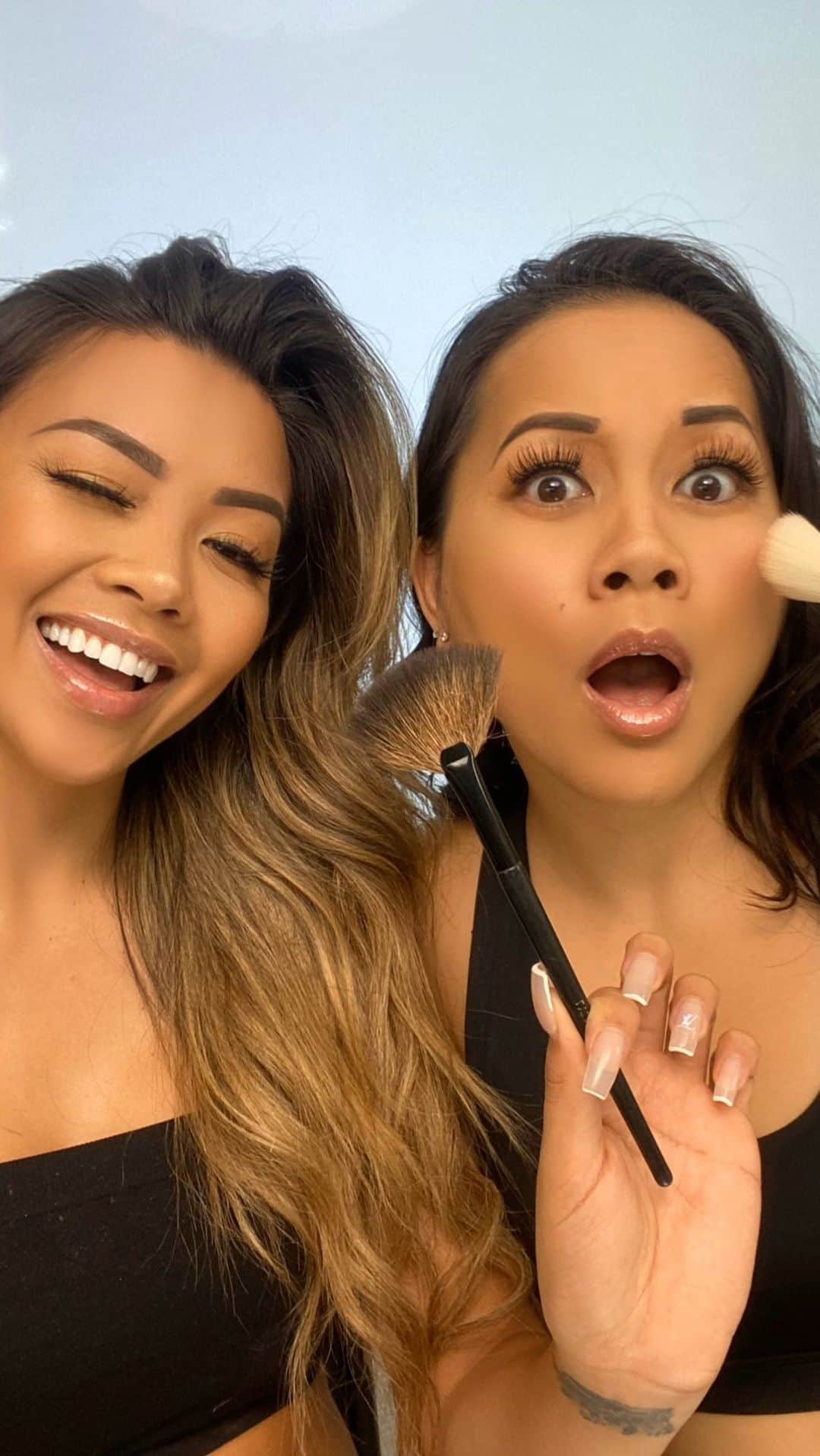 リアン Vのインスタグラム：「Taught my sis @love.melissamelika how to put on makeup! She followed my step by step tutorial. Watch and let me know how she did! 😂❤️ #subscribe」