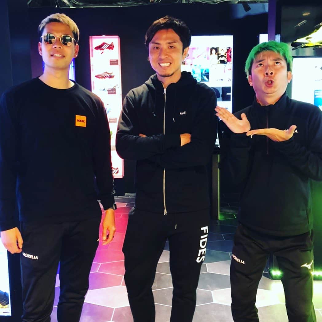 マキヒカのインスタグラム：「. . 大嘘つき男と支払い兄さんとゲロ吐き男😎✨📸 那須さんコラボありがとうございました😊 3チャンネル観た人RT❤️❤️❤️ .  #那須さんのチャンネルで大嘘つきMAKIHIKA #もう少しで懲役 #梅ちゃんのチャンネルで大支払い那須兄さん #サッカーカツアゲ #マキヒカのチャンネルで大ゲロ吐き梅谷 #チーズバーガー2個食べて5個吐いてた #ノロより吐いてた」