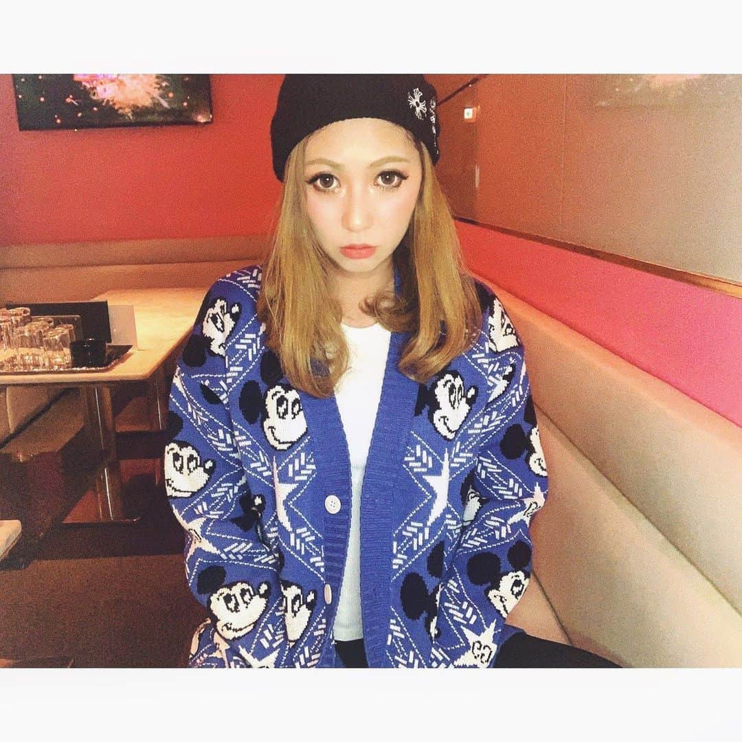 葉月樹里のインスタグラム：「コロナが終わったら1番に行きたい場所はディズニーランド🐭（気持ちだけディズニー感じとります） . . .  #葉月樹里 #soiréeine #ソワレーヌ #ずりおコーデ #ootd #cordinate  #ディズニー #disney #ミッキーマウス #gucci #グッチ #chromehearts #クロムハーツ #ほんでもっていまディズニーのパズルしとる #頭弱いのに500ピースやるんは辛い系 #でも楽しいんよなこれ #パズルは深いわ」