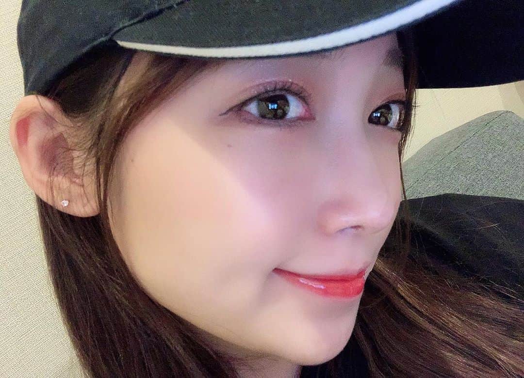ぐんじりなのインスタグラム：「. . お化粧は〜大事〜坂東は〜英二〜 . #要するに暇 #冷蔵庫にお酒を備えてみるものの今週末もzoom飲みデビューには至らず #Switch使用合計3時間(購入から17日経過) #明日からまた毎日元気に出勤」