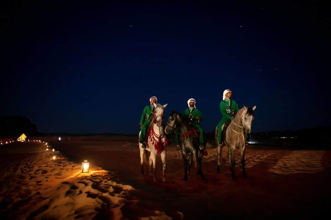 ナショナルジオグラフィックさんのインスタグラム写真 - (ナショナルジオグラフィックInstagram)「Photo by @tasneemalsultan | Perhaps one of my favorite things about Al Ula, the historic archaeological site located in northwest Saudi Arabia, was interacting with the locals that live in the small town. These horsemen would ride from sunset until just before midnight. The stars behind them make it seem like it's straight out of a romantic movie scene.」4月19日 18時38分 - natgeo