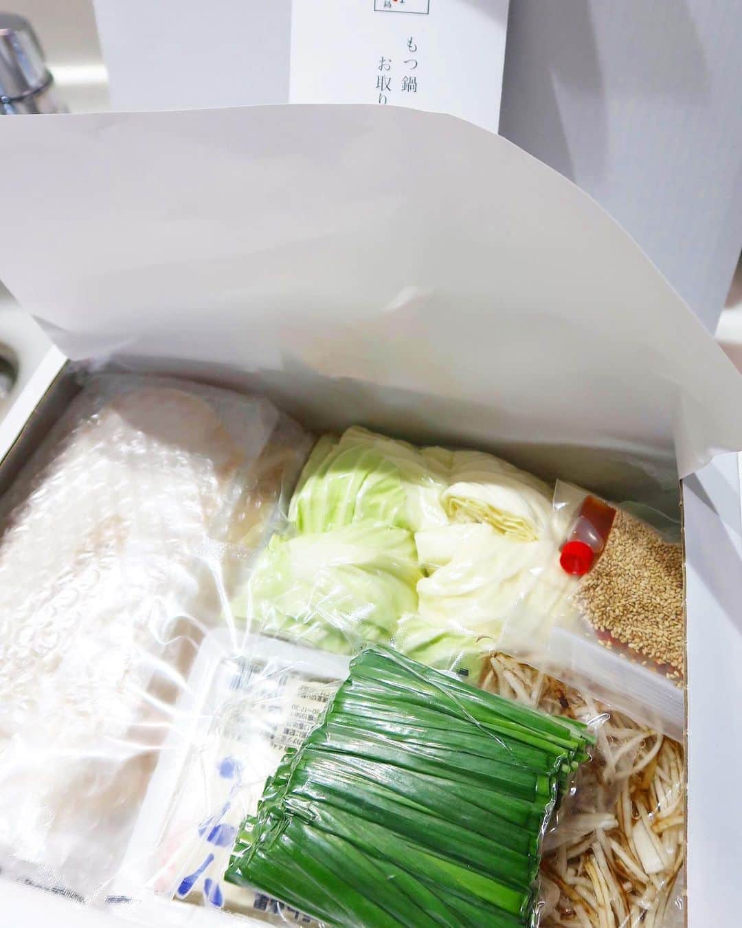 権田裕美さんのインスタグラム写真 - (権田裕美Instagram)「. . 時間さえあれば、 お取り寄せグルメを検索しています☺️✨ . . 中でも私の一押しはおおやまのもつ鍋です✨ お野菜から〆のちゃんぽん麺まで入っているので 何も用意しなくていいんですよっ♡ 日本に戻ってきたらすぐにお取り寄せしています(笑) . . みなさん何かおすすめはありますか？✨ . . . . . ⚠︎PRではありませんっ、本当に好きなんです♡ . . . . . . . . . . . #お取り寄せグルメ#お取り寄せ#もつ鍋#もつ鍋おおやま#おうちもつ鍋#食に感謝#福岡グルメ#博多グルメ#中洲グルメ#天神グルメ#おうち時間 #鉄分メニュー#ヨガインストラクター #japanese#筋トレ女子#筋トレダイエット# ジムトレーニング#筋トレ食#筋トレ女子と繋がりたい#腹筋割りたい#薬膳コーディネーター#ランニング女子#低カロリー高タンパク質 #ダイエット方法 #ootd#outfit#田中みな実#川口春奈 顔に憧れるの#糖質制限ダイエット#糖質レシピ#ランニング女子」4月19日 18時30分 - yumigonda
