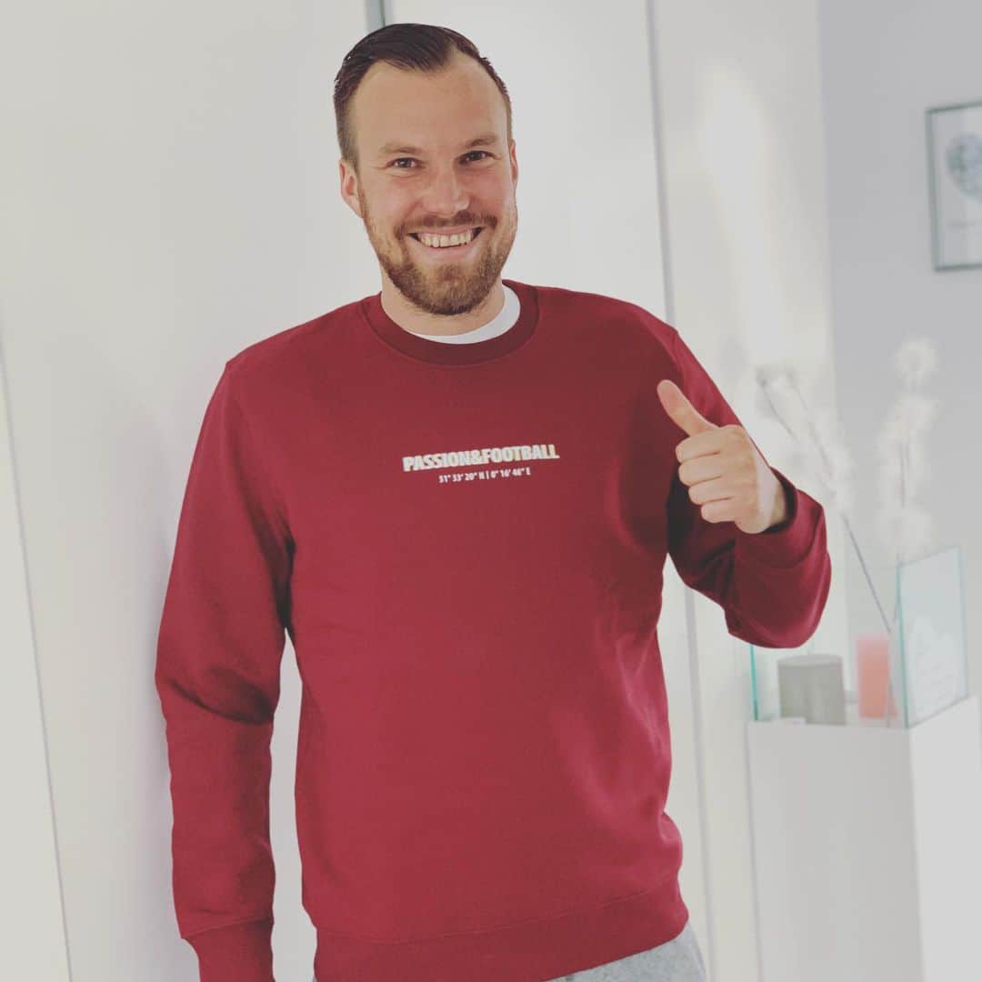 ケヴィン・グロスクロイツのインスタグラム：「*werbung* Ein schönen Sonntag wünsche ich euch🤜🏻🤛🏻 Vielen Dank für die tollen Klamotten @passionandfootball_offical  Bleibt einfach alle gesund 🙏 Euer Fisch 🐠 #isso」