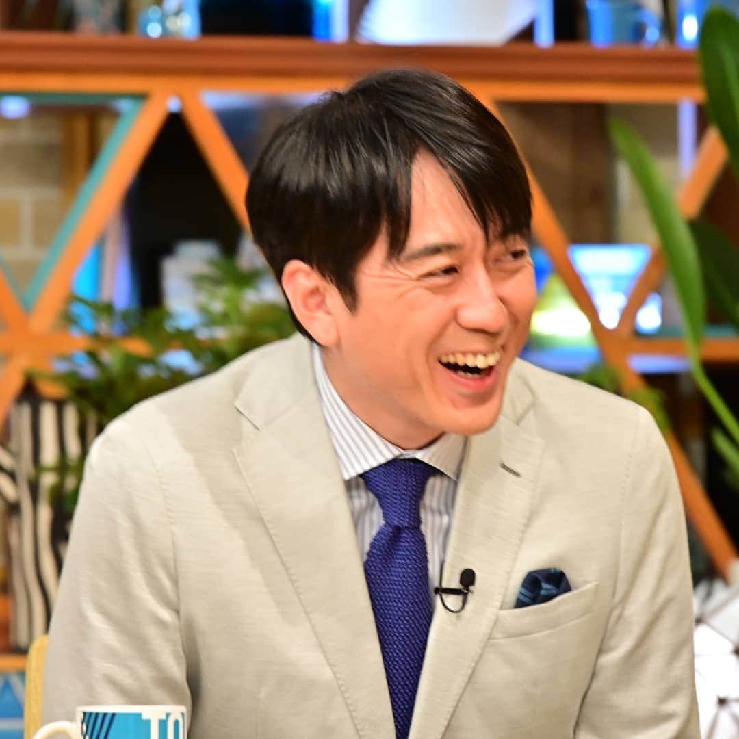 TBS「東京VICTORY」さんのインスタグラム写真 - (TBS「東京VICTORY」Instagram)「. / #笑顔 写真一挙大放出中 \ . ユニフォームやジャージ姿を見ることが多いのでジャケット姿の石川選手もめちゃくちゃかっこよかったです😊 . 皆さんいかがですか？ .  #笑顔の写真届けます #笑顔は最大の武器 #笑顔の時間を増やそう #おうち時間 #SMILE  #届けスポーツのチカラ #家にいよう #安住紳一郎 #山形純菜 #石川祐希 #松田丈志 #スペシャル出演 #斎藤信治 #ノブコフ205 #今感謝の気持ちを伝えよう #プロジェクト実施中 #石川選手のInstagram要チェック」4月19日 19時21分 - tbs_tokyo_v