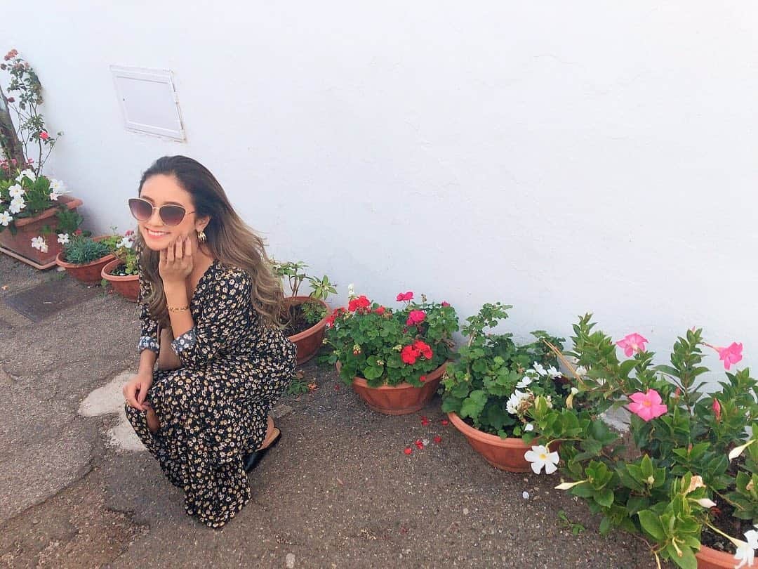 椿彩加のインスタグラム：「. 今日は晴れてポカポカお天気だったね☀️ ふてくんの散歩しか外出ることないから 今日は表参道の方まで散歩行って おすしのテイクアウト🍣❤️ なんて幸せな日なんだ✨ . #stayhome #何日目やろ #感覚もおかしくなってくるわ #雨続いて #やっと晴れて #お散歩 #食べたかった #お寿司 #ばらちらし #食べれて #幸せ #happy #sunday」