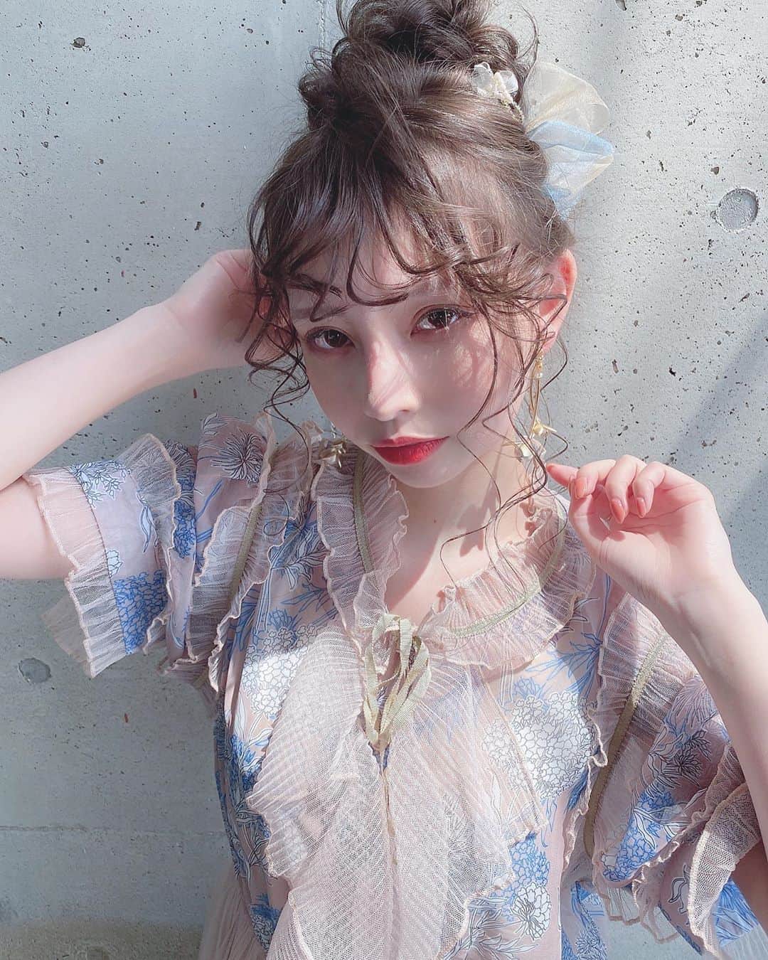 Licaさんのインスタグラム写真 - (LicaInstagram)「🍬 . #ヘアアレンジ#ヘアスタイル#ピアス#アクセサリー#お団子#お団子アレンジ#お団子ヘア #名古屋」4月19日 19時25分 - lica829