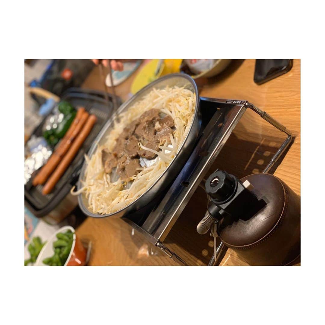 平中克幸のインスタグラム：「. 家でキャンプ気分🏕 . . かねひろの成吉思汗 . . オンラインで買える成吉思汗では 一番好きです😋 . . #故郷の味 #北海道の味 #ジンギスカン #時間はあるけど #帰れない #かねひろの成吉思汗 #苦手な人も食べてみて」