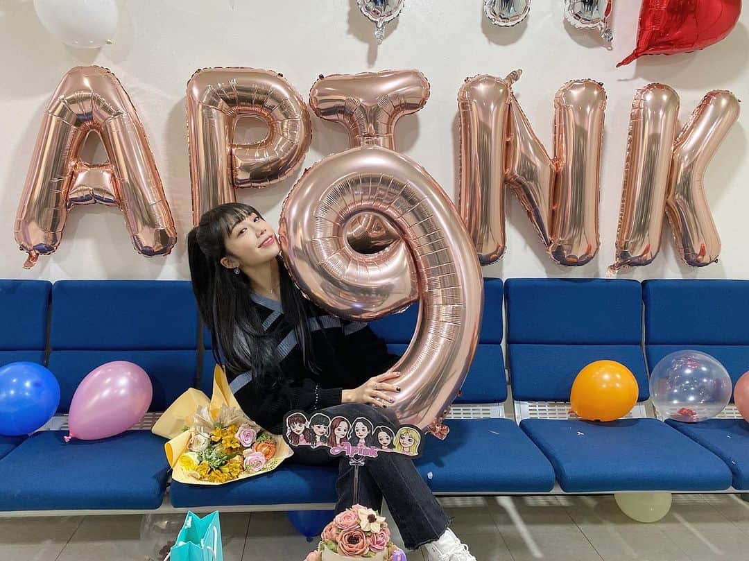 チョン・ウンジさんのインスタグラム写真 - (チョン・ウンジInstagram)「9th HBD APINK🎂♥️ #이제초2」4月19日 20時14分 - artist_eunji