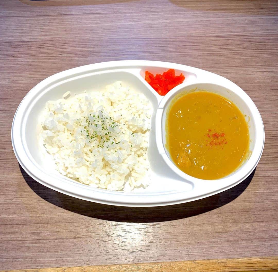 池田真一のインスタグラム：「【こっちこっち〜からお知らせ!!】 明日20日(月)15時〜20時まで カレーさん (特製濃厚バターチキンカレー) マジで美味いのでけた😋 テイクアウトのみ 1杯100円 売り切れ次第終了！ 予約頂けますとスムーズに提供できると思います！ 06-6556-9838 ご無理のないようによろしくお願いします🙇‍♂️」