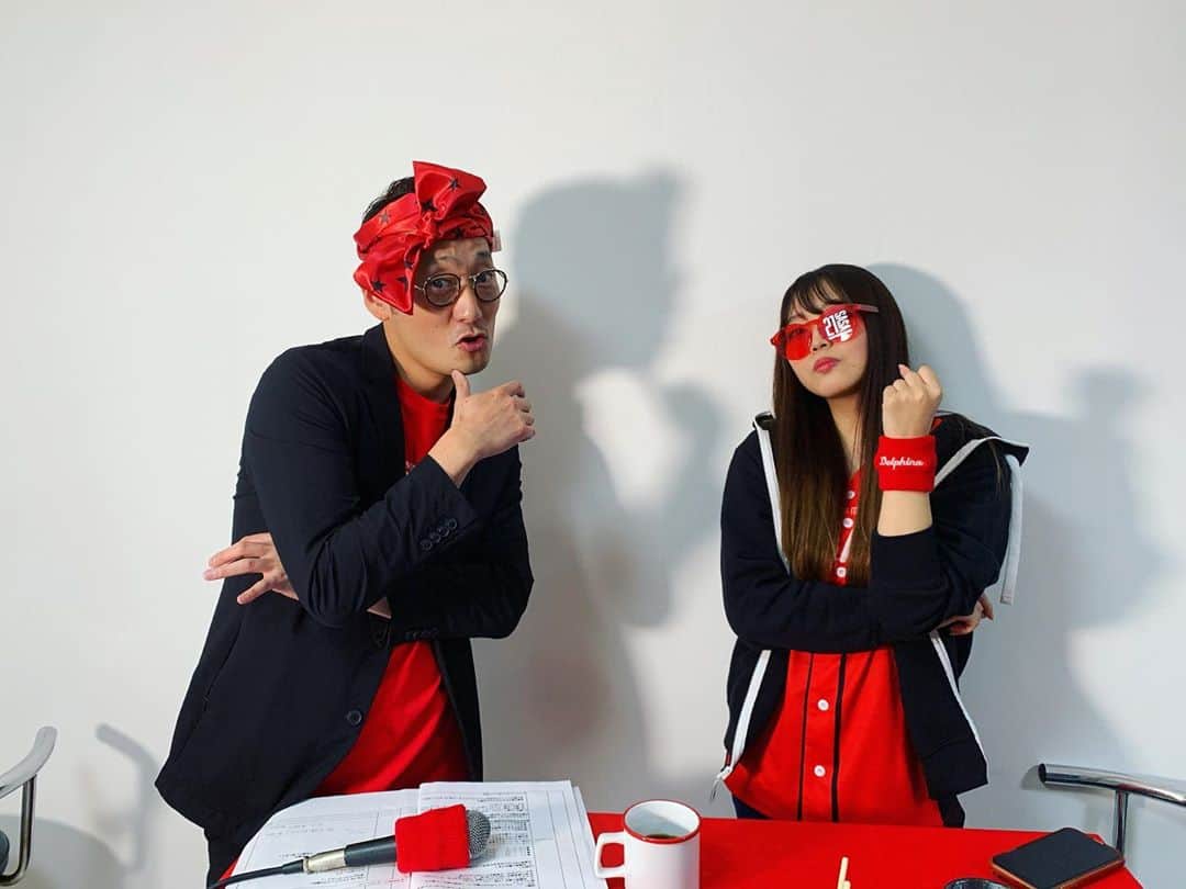 DJ MEGURUのインスタグラム：「ドルフィンズのYouTubeライブ配信ご覧いただいた皆さんありがとうございました！  今回は弊社のスタジオからバスケットライブの配信を見ながらスタジオと遠隔の選手やゲストさんを繋いでの取り組みでしたがなんとか上手くいってよかったー💦  ライブ配信はこれからどんどん需要も出てくると思います。  うちのスタジオでシステム組んでライブ配信オンエアー出来るので、配信したい方などオファー是非お待ちしています！  今こそ試されるエンタメの次の未来。  コロナになんか負けない。まだまだワクワクすることを提供出来るよう突き進みます！！ #ドルフィンズ #youtubeライブ配信 #株式会社3STARS」
