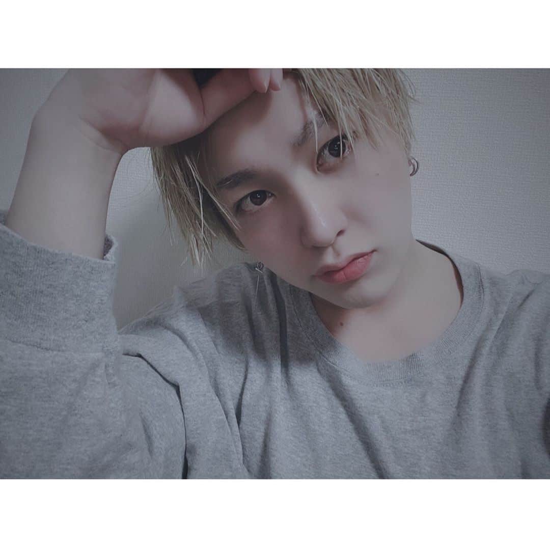 HIROTOのインスタグラム：「#ivvy #hiroto #today #selca #photo #jpn #artist #me #l4l #팔로우 #셀카 #instagram #instagood #instasize」
