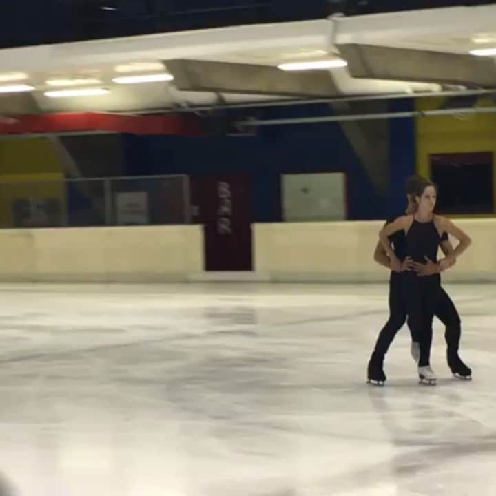 ニコーレ・デラ・モニカのインスタグラム：「Ricordi... Memories 💪 not perfect but  It was on the way ⛸️ #dellamonicaguarise #figureskating #jump #throw #challenge #3flip #skating #skater」
