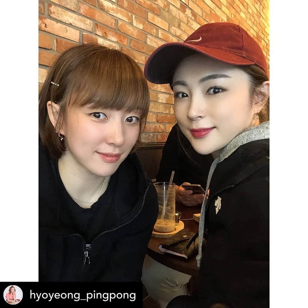 ソ・ヒョウオンさんのインスタグラム写真 - (ソ・ヒョウオンInstagram)「서자매 #탁구자매🏓 . . Posted @withregram • @hyoyeong_pingpong . 오전에 3판2승 내기겜은 졌지만, 밥이랑 커피까지 언니가 다 샀음👍 #밥잘사주는예쁜언니 #이런건_자랑하라고_배웠어요🙋‍♀️」4月19日 20時38分 - suh_hyowon_