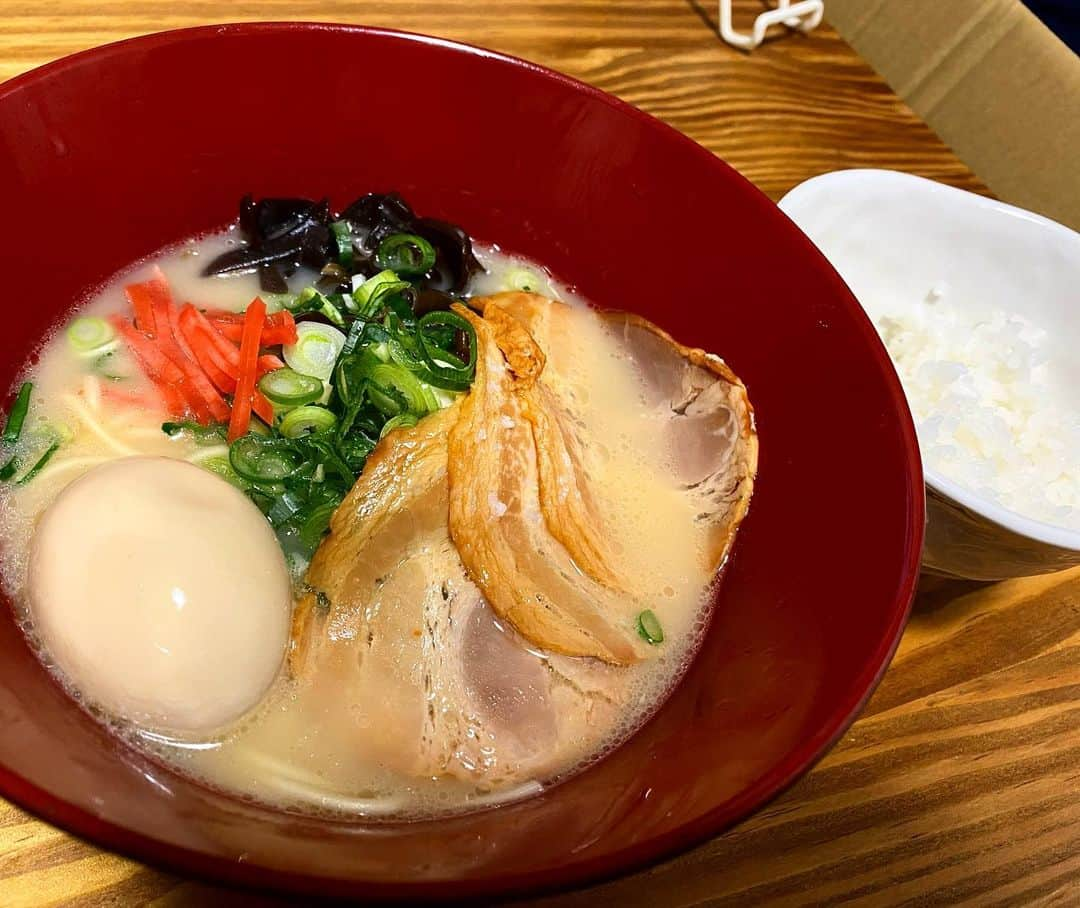 竹村仁志のインスタグラム：「ラーメンが食べたくて💦 以前お取り寄せで買っていたラーメン作りました🍜 最強でした！」