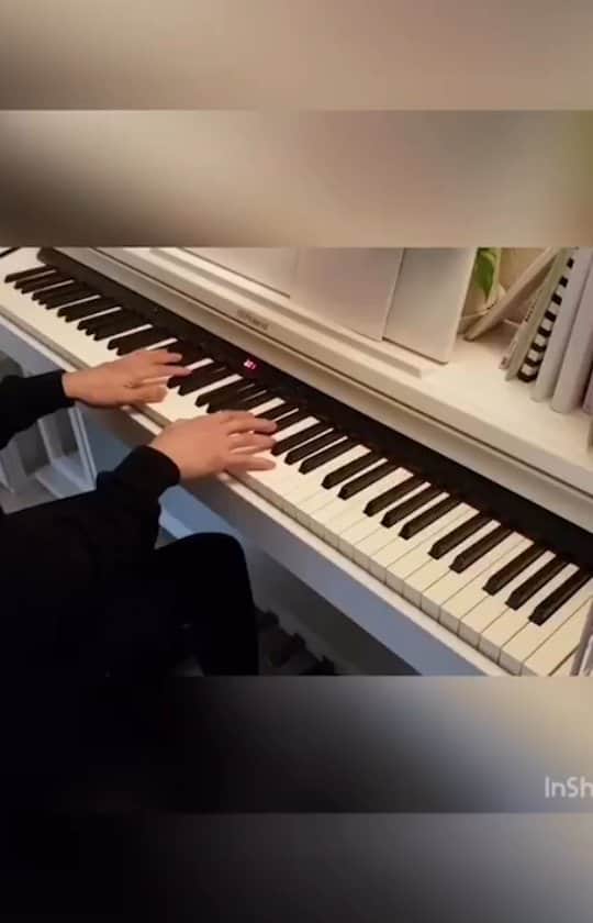 田口良一のインスタグラム：「YirumaさんのRiver Flows in Youを弾きました。 色々とありますが頑張りましょう。 #yiruma #riverflowsinyou #ピアノ #piano #趣味 #癒し」