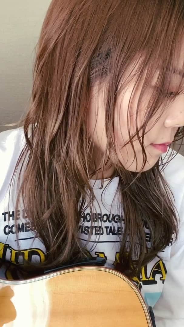 菅原紗由理のインスタグラム：「4/8Release 10周年記念 初BEST ALBUM “BEST OF 3650 DAYS”から 『MY NEVER ENDING STORY』 弾き語り🙂💐」