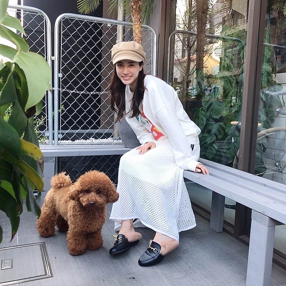 のインスタグラム：「コンニャくん会いたいなぁ💗 先月頭に @oasis_tokyo_official で整体してもらったときの🙆🏼‍♀️ 美容鍼もしたよー 私服タグつけたよん .  みんな自粛中ですが、元気ですか？ .  #quarantine #video #おうち時間 #brunette  ##relaxing#部屋着#pajamas#sunny #赞#homevideo #私服　 #粉我#时装##ファッション」