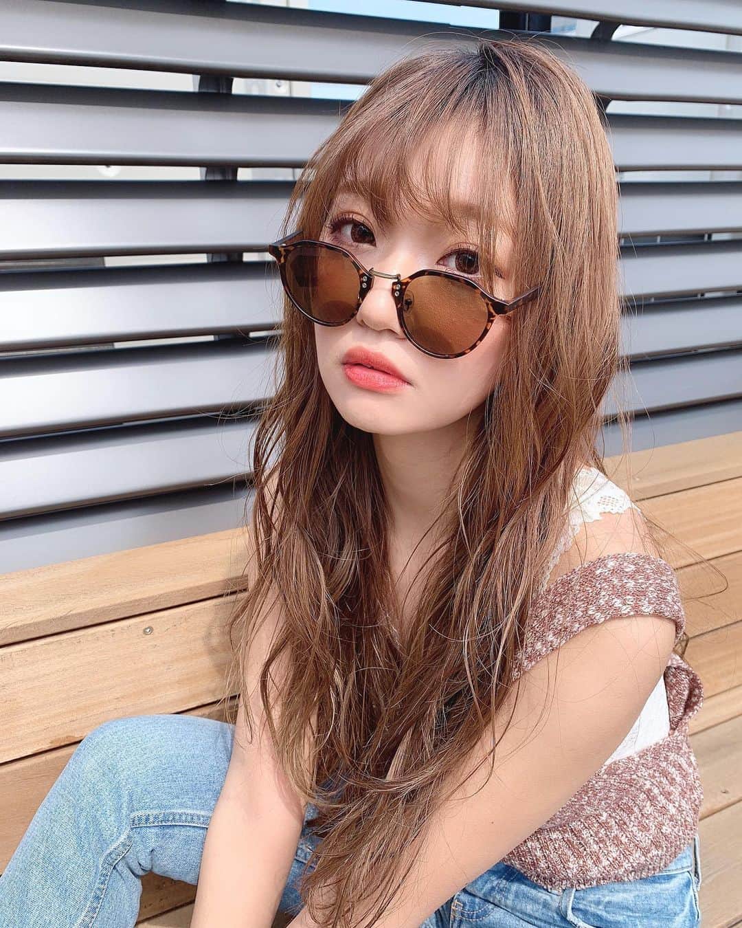 いっちゃん/嶋津 いつみのインスタグラム：「. . 今週がとんでもなく忙しくて 昨日早く寝たのに 起きたら14時でそっから15時まで ゴロゴロしてた…😯💨💨💨 . . . . . 今やっと体が目覚めてきた感じ✨ww . . . . . でもね、今週は みんなの優しいDMにほんとに励まされて いつもよりがんばれたから…❤️ . . みんなとコミュニケーションとりたいなぁ🤔 と思って、 ストーリーに質問箱設置したので 質問者やら聞いて欲しいことやら なんでもいーので書いてみてね🧚🏻‍♀️💕 . . . . #関西  #関西サロモ  #サロンモデル #サロモ #いっちゃん  #フリーモデル #関西モデル  #あざといっちゃん #かわいっちゃん #いっちゃんコーデ #ブライダルモデル #アレンジモデル #ヘアカラー  #ヘアアレンジ  #ロングヘア #スーパーロング」