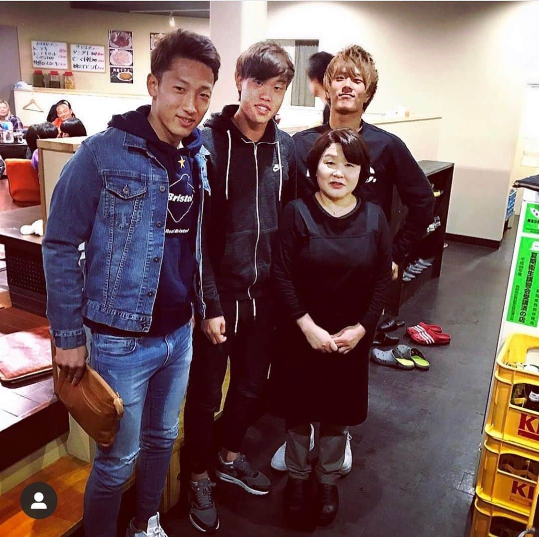 小川航基さんのインスタグラム写真 - (小川航基Instagram)「大成館さんがテイクアウトはじめました！ 僕の磐田で大好きな焼肉屋さん！ 是非行ってみてください！ めちゃおいしいです。  ちなみに写真は3年前。  大成館 0538-21-1129 静岡県磐田市上万能204-3  #最高に #おいしい #山田の #兄貴 #ギリ入り込んできた」4月19日 21時32分 - koki4629