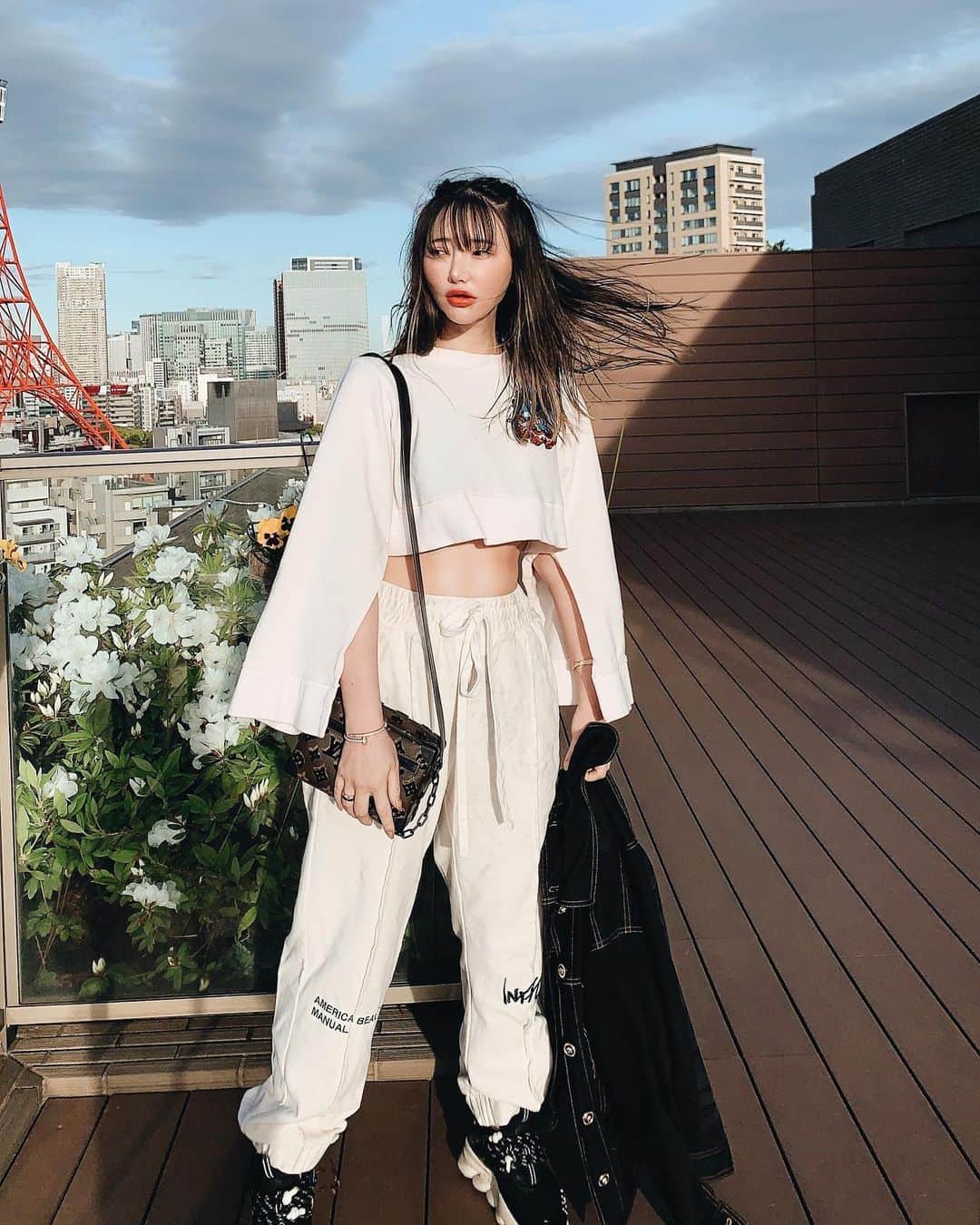 クリスティン・ウェイのインスタグラム：「Sunday outfit #Sunday #ottd #stayhome #quarantinelife #trytobehappy #cwfashion #christinewei #宅在家 #クリスティンウェイ　#ヴェルムーア　#春ワンピー　#東京隔離 #quarantinelife #quaratine #coronavairus #covi̇d19 #nomakeup」
