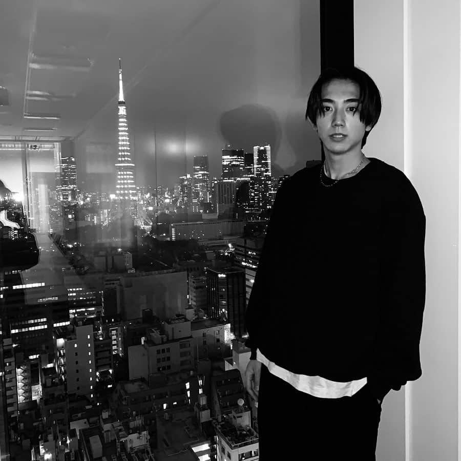 きいたさんのインスタグラム写真 - (きいたInstagram)「なんかラジオの時に写真撮ったら東京タワー大好き少年みたいになった🗼 マネージャーさんバリバリ映ってる #東京タワー　#tokyotower #きいた」4月19日 21時31分 - _kiita_0130_