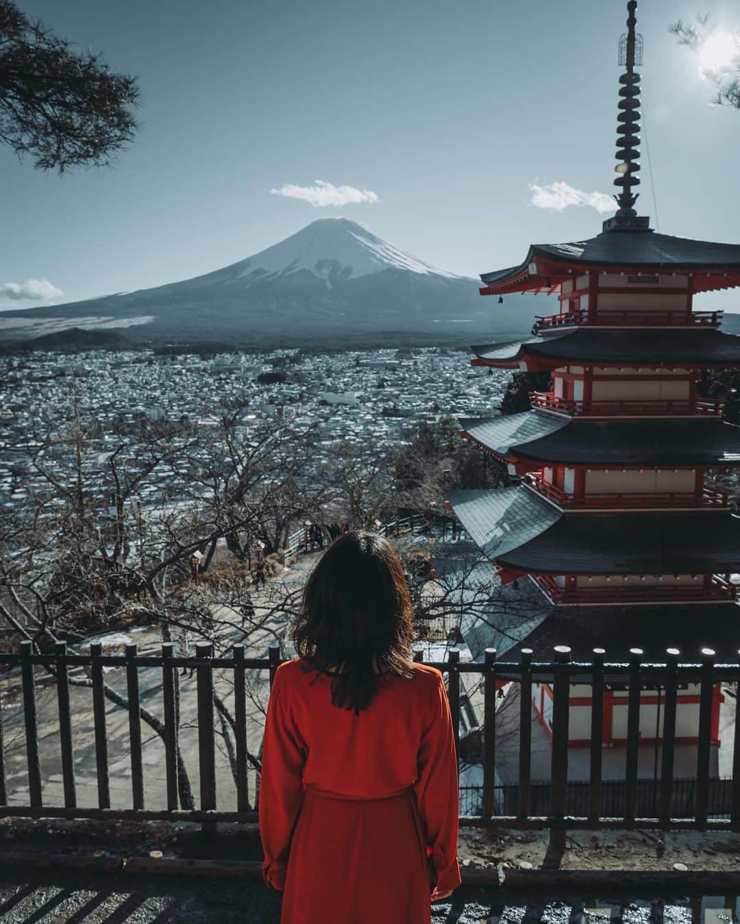 wacameraのインスタグラム：「How are you everyone? . もし今何をしてもいいよ、と言われたらなにをしたい？私は大声で元気よく「行ってきますー！」とドアを開けて無駄にスキップで駅まで行って京都と大阪を往復したい。病んでるな。」