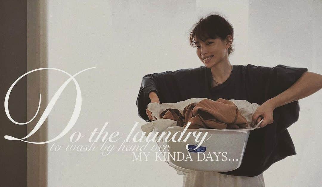 JUNNAのインスタグラム：「#junnaYouTube "my kinda days" 今回は自宅でのお洗濯VO.2  手洗い編です💪  いつも沢山のご質問をいただく リネンアイテムのお手入れ！  リネンパンツや、リネンワンピース、ニットワンピース レーヨン混のお洋服  アイロンのかけ方のコツまでをご紹介しています！ 今回もゲストはETRÉ TOKYOのデザイナーさん！  是非ご家庭でのお洗濯のご参考にしていただければ...🙏 ・ ・ YouTube STAFF ⬇︎ 編集/ @isagram.inc / @kaisei_921 / @liveglen_  カメラ/ @sonekana ゲスト/ @etretokyo チーフデザイナー  #junna🏠#YouTube」