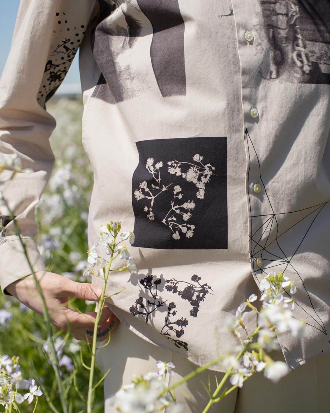 のインスタグラム：「Shadow or Real? (3月下旬撮影） . Photographer: @sophieisogai Model: @mbikomahda Hair&Makeup: @kurushimahair . #PaulSmith #spring #mensfashion #ポールスミス」