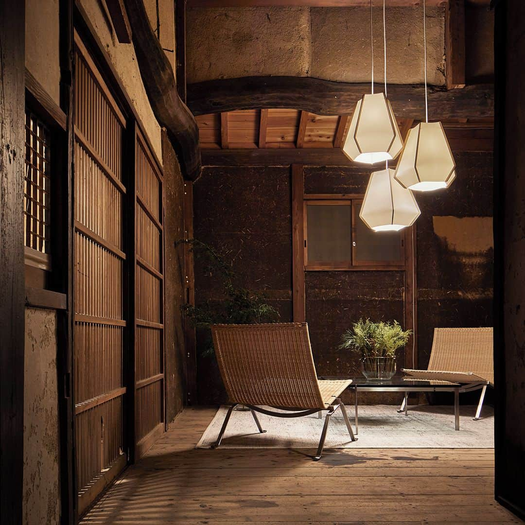 FLYMEeさんのインスタグラム写真 - (FLYMEeInstagram)「日本最大級の家具・インテリア通販サイト【 FLYMEe 】 ・ ・ ・ #FLYMEe#FRITZHANSEN#monicaförster#japanesedesign#nipponpic#nippon_lovers#japaneseinspired #フライミー#フリッツハンセン#北欧テイスト#北欧インテリア#北欧デザイン#スカンジナビアン#和モダン#古民家#和風#古民家リノベーション#古民家暮らし#和モダンインテリア#和モダンな家#デザイナーズ照明#シンプルインテリア#リノベ#海外インテリア#海外インテリアに憧れる#インテリア通販#家具通販#ミックスインテリア#マイホーム計画#リノベーション」4月19日 22時01分 - flymee_official