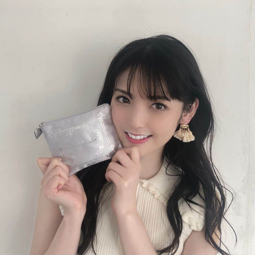 美人百花さんのインスタグラム写真 - (美人百花Instagram)「道重さゆみちゃんが持っているのは、 付録のジルスチュアート・マルチコスメポーチ✨おかげさまで大好評❣️ リッチさと使いやすさを合わせ持つこのコスメポーチはレディが持つに相応しい逸品です💕 ・ さゆちゃんもとても気に入ってくれてます🥰美人百花を自分で買って、付録を使ってくれてるそうです🥺💕 ・ 付録withさゆちゃんがあまりにも可愛かったのでpicを多めにアップしました🥰スクロールしてご覧下さい✨  これからも百花は気分が華やかになるようなインスタをアップしていきます💕おうち時間のちょっとした息抜きTimeに見に来てね♡編集H  #jillstuartbeauty#ジルスチュアートビューティー #道重さゆみ　さん#コスメポーチ　#stayhome #おうち時間#美人百花付#美人百花」4月19日 22時01分 - bijinhyakka