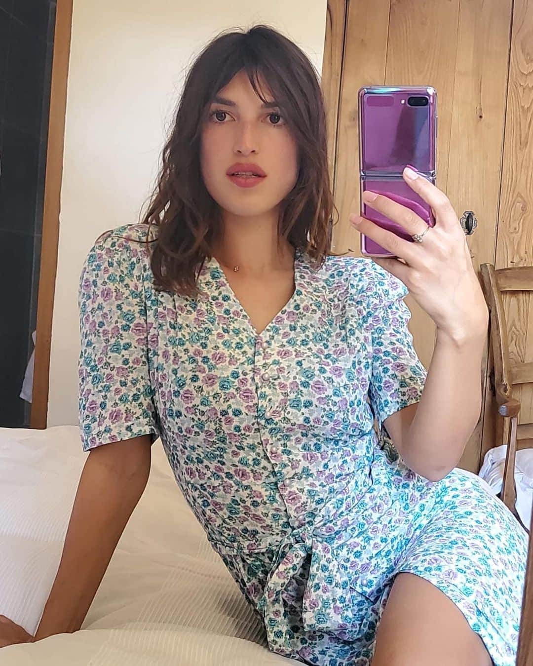 Jeanneのインスタグラム：「💙💜 all summer  @samsungfrance  #GalaxyZFlip #withgalaxy #ad」