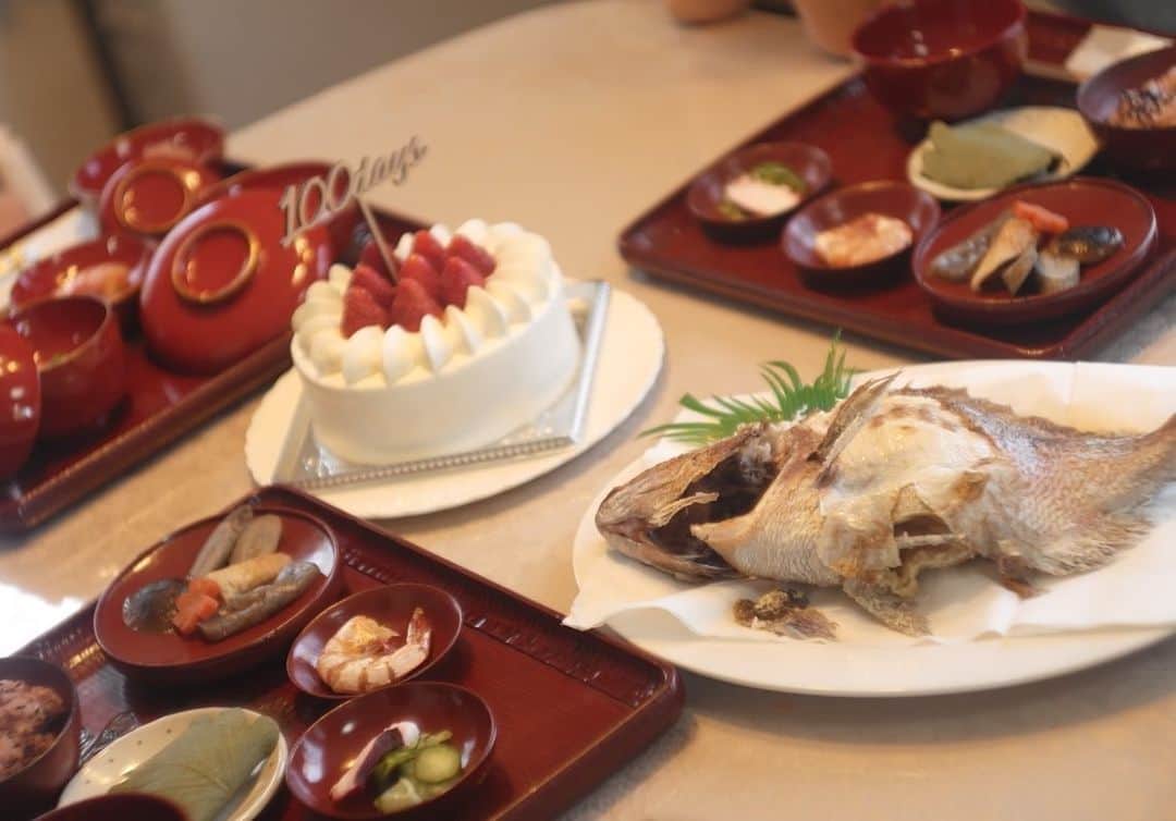 赤神幸依さんのインスタグラム写真 - (赤神幸依Instagram)「. おうちで、お食い初めをしました。お家でできる範囲で。ささやかながら、息子のためにできてよかった。 #100days  #お食い初め」4月19日 22時04分 - artmake_yui.k