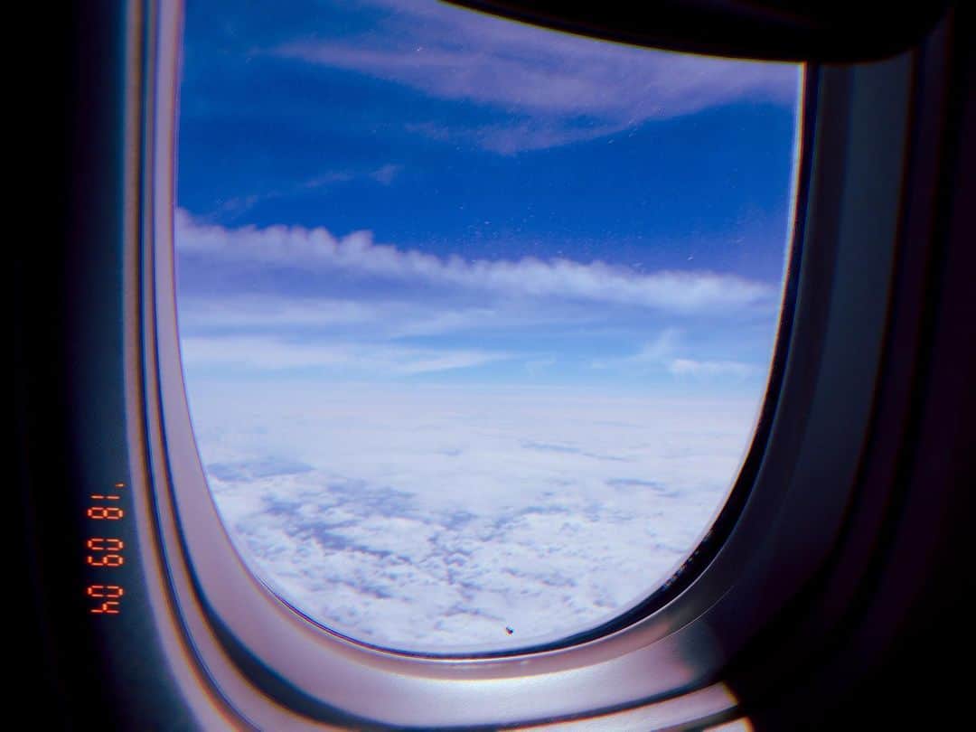 石川晶子（あきぽよ）さんのインスタグラム写真 - (石川晶子（あきぽよ）Instagram)「旅行行きたい✈️😿はやくおわれ〜〜ころな めちゃ前の写真📷 . #飛行機からの景色」4月19日 22時05分 - i_am____aki