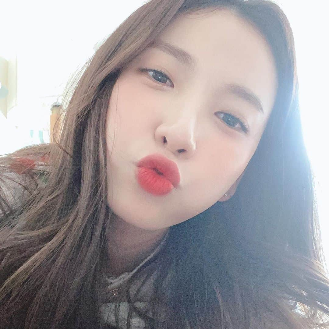 キム・ジスクさんのインスタグラム写真 - (キム・ジスクInstagram)「뭐해?😗」4月19日 22時50分 - jisook718