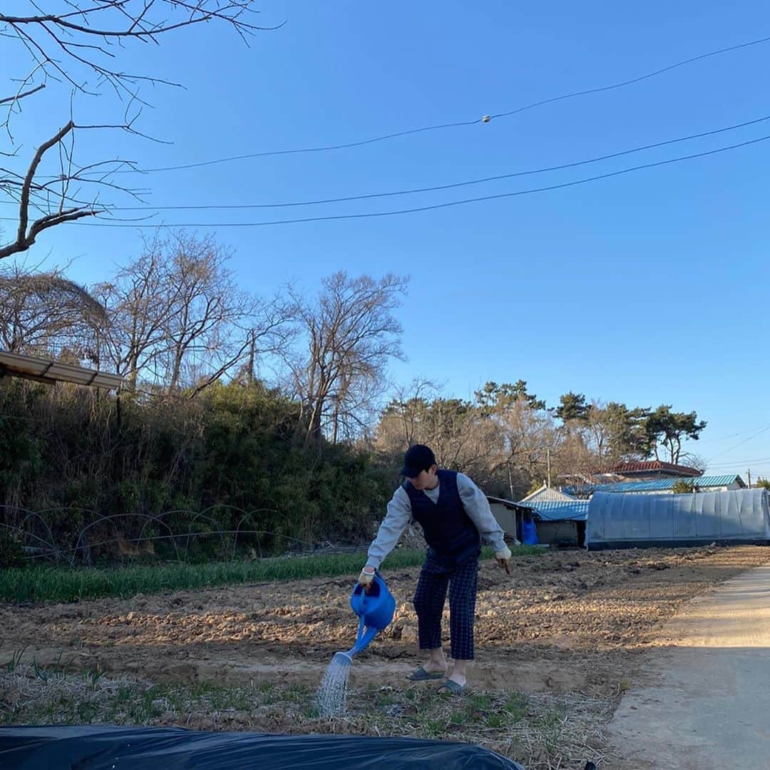 リュ・ギョンスさんのインスタグラム写真 - (リュ・ギョンスInstagram)「시골생활.」4月19日 23時07分 - ryurudtn