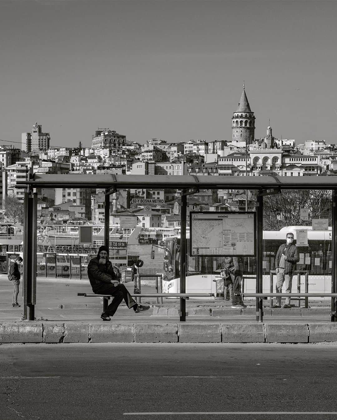 Mustafa Sevenさんのインスタグラム写真 - (Mustafa SevenInstagram)「#Korona günlerinde #Istanbul | Istanbul in #Corona days !  18/04/2020  #StoryOfIstanbul  #documentary  #streetphotography」4月19日 23時13分 - mustafaseven