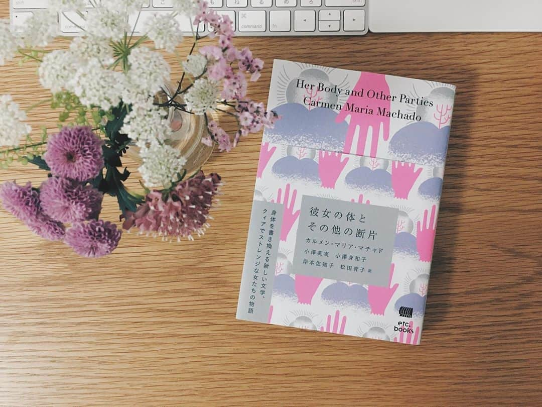 藤野可織さんのインスタグラム写真 - (藤野可織Instagram)「昨日18日（土）の信濃毎日新聞に、カルメン・マリア・マチャド 小澤英実・小澤身和子・岸本佐知子・松田青子訳『彼女の体とその他の断片』（エトセトラブックス）の書評を書きました。」4月19日 23時43分 - fujinono