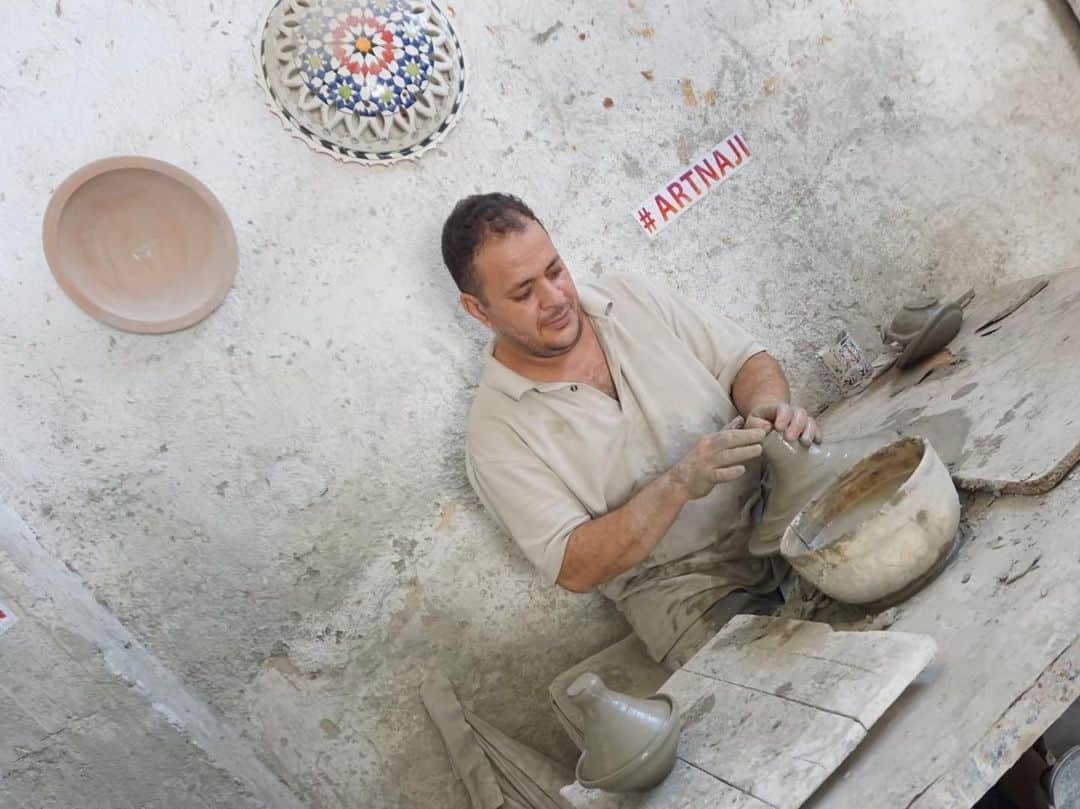 谷中麻里衣さんのインスタグラム写真 - (谷中麻里衣Instagram)「Tacos using the beautiful bowls I got in Morocco 💕 . モロッコの陶器でタコス🌮 お皿の内側も可愛いから頑張って完食しました😊 3人には少し多かったかな！笑 . モロッコの職人さん皆すごかったけど、タジン鍋の人に感動🥺 目測で鍋と蓋がジャストフィットするようにつくってて✨ . #料理 #タコス #タコスパーティー #モロッコ #モロッコ旅行 #麻里衣ごはん #artnaji #coronabeer #tacos」4月20日 0時15分 - marieyanaka