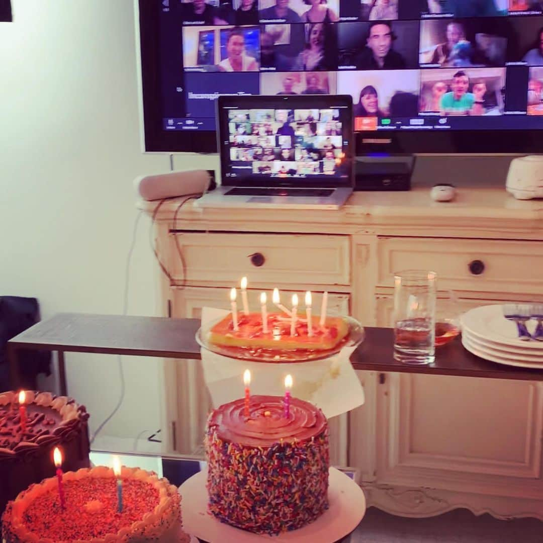 アメリカ・フェレーラさんのインスタグラム写真 - (アメリカ・フェレーラInstagram)「My sneaky and dear husband @ryanpierswilliams surprised me with a zoom birthday party yesterday! I have to be honest, I’ve seen a million of these posted and thought “how could that be fun?”. But as you can see from these pictures, I was completely overwhelmed with joy & love! I had no idea how much I wanted to be with my community and to see the faces I love so much! @ryanpierswilliams you turned my quarantine birthday into one of the most joyous and memorable! You filled me with love and cake and ended it with a virtual dance party!! You are the best. So grateful for community and friendship and love. #birthdaygirl #besthusband #virtual #surprise #danceparty (@priyaparker how do you grade this gathering? 🥳) #togetherapart」4月20日 0時36分 - americaferrera