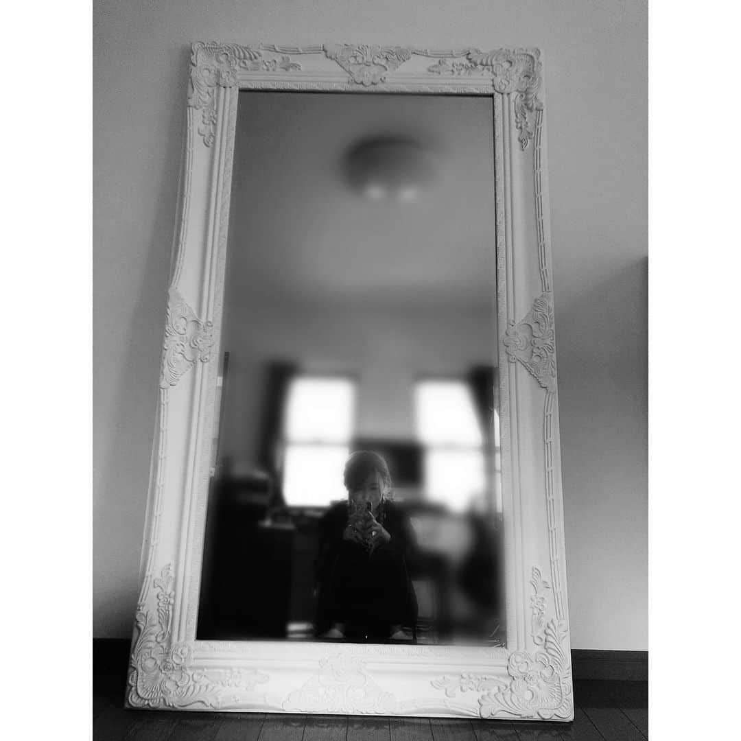 トキさんのインスタグラム写真 - (トキInstagram)「一目惚れして買った鏡🌟 かわいい… ・ しかし… ・ 重たすぎて動かせない…」4月20日 1時11分 - aldioustoki