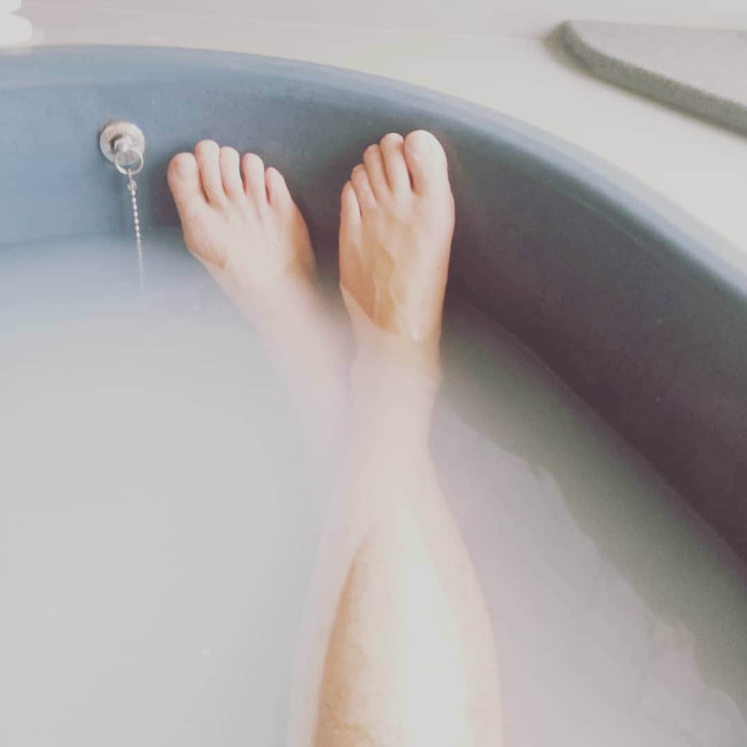 松本隆博のインスタグラム：「。 お気に入り銭湯も休業。 だから毎日僕は…家風呂 でも、銭湯モードだ♨。 今日も闘う一日を！！ ～コロナのあほーっ～ ( ¯□¯)」