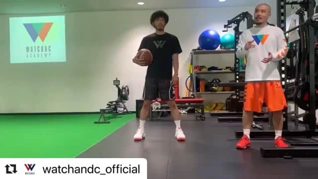 青木康平のインスタグラム：「是非チャレンジして下さい！本編はYouTubeで💪💪💪 #Repost @watchandc_official with @make_repost ・・・ 【初心者からプロ選手】まで幅広い世代が行える【ドリブル基礎ドリル】を紹介します！  元プロ選手 青木康平が、現役プロ選手 ライジングゼファー福岡 石谷聡選手と一緒にドリブルドリルを紹介。 100回のドリブルを30秒以内でクリア出来るように、チャレンジしてみてください。 今後、ハンドリングやドリブルチャレンジなど、アップ予定なので、そちらも楽しみにしていてください！ ○皆さんがドリルにチャレンジした動画をSNSで＃watchandcまたは＠watchandc_officialをタグ付けしてくれたら、動画に対しての質疑応答やアドバイスをCOHEYコーチが直接いたします！  是非チャンネル登録もよろしくお願いします！  https://youtu.be/PpVID_p9rqA  #watchandc#watchandcacademy#youtube#ドリブル#ハンドリング#強い基盤を作りましょう💪」