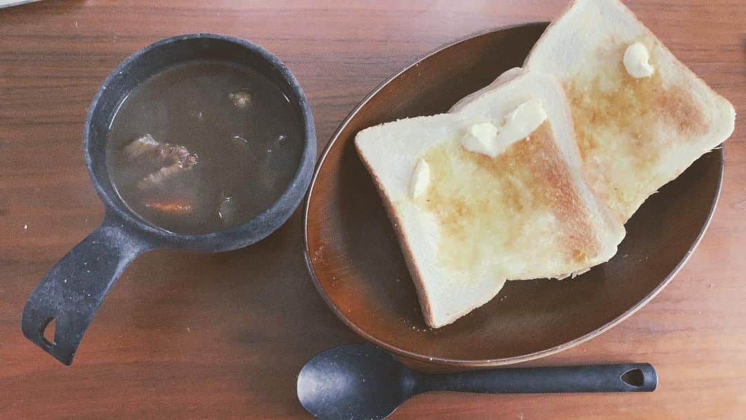 長田成哉のインスタグラム：「辛めのカレー朝兼昼。 #個人的な自炊の記録」