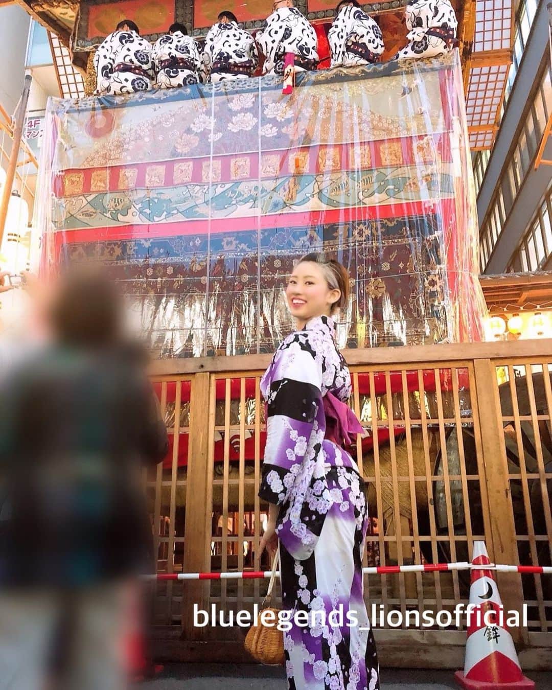ブルーレジェンズさんのインスタグラム写真 - (ブルーレジェンズInstagram)「リレートーク🏃‍♀️Chii 【地元のおすすめスポットは？】 私の地元京都で毎年7月に行われている祇園祭です！ 子供の頃から毎年浴衣を着て行っていて、たくさんの思い出があります✨ コンチキチン♪の祇園囃子とともに33基の山と鉾が建ち並ぶ祇園祭りで、京都の蒸し暑い夏が始まります🌻 みなさんもぜひ京都にお越しの際は 祇園祭りを観て下さいね🤗 次はMaiにバトンタッチ！ 「学生時代の1番の思い出は？」 #bluelegends #Chii」4月20日 12時02分 - bluelegends_lionsofficial