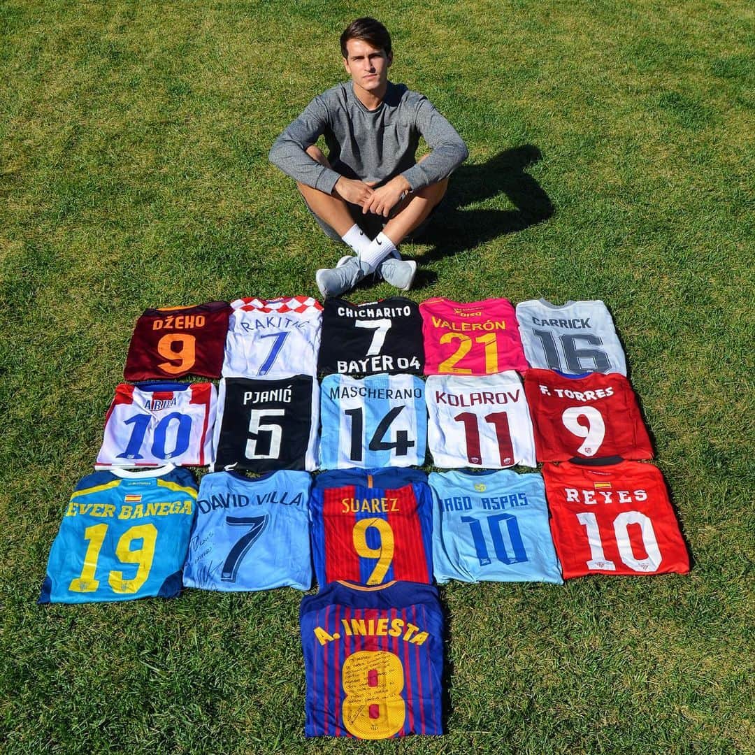 デニス・スアレス・フェルナンデスのインスタグラム：「Me apetecía mostraros una pequeña muestra de mi colección de camisetas😍 Qué os parece? Cuál es vuestra favorita? ‬ ‪Dejad vuestro comentario 📩⬇️ Os leo!!! I wanted to show you a sample of my shirt collection. Do you like it? Which one is your favorite?  Leave your comment. I will read you.」