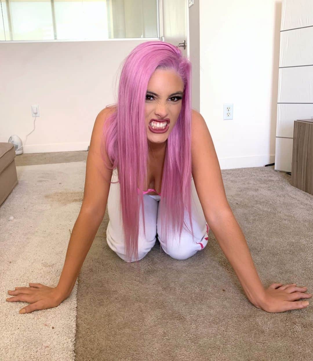 Leleponsさんのインスタグラム写真 - (LeleponsInstagram)「HELLO PINK HAIR 💕💕 (yes or no?)」4月20日 3時23分 - lelepons