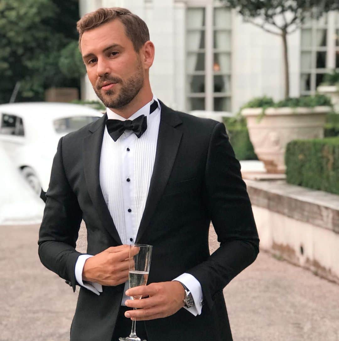 ニック・ビオールのインスタグラム：「Remember dressing up for things?」